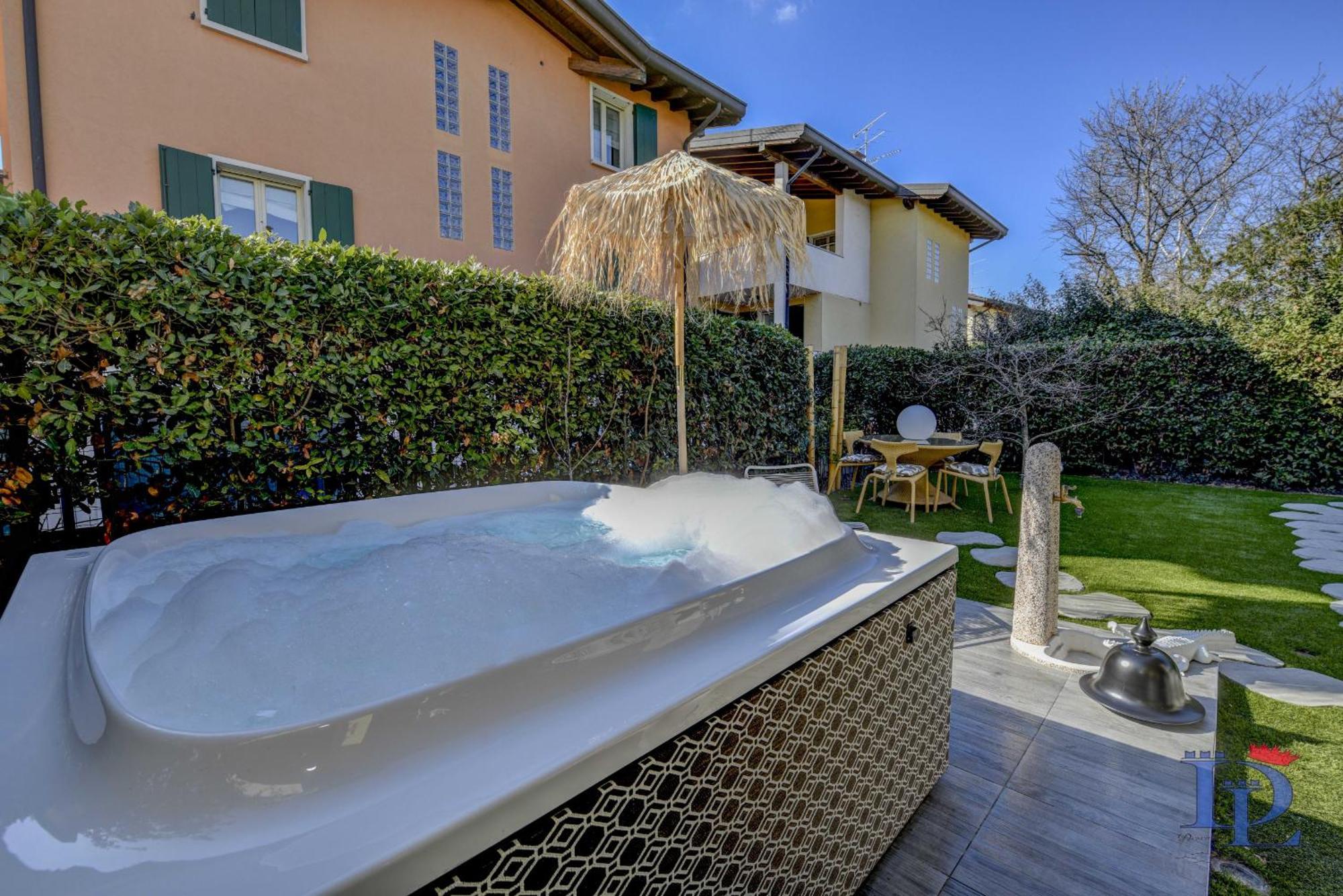 Desenzanoloft Official Partner Marriott Homes & Villas - Luxury Suite With Jacuzzi And Garden Desenzano del Garda Exteriör bild