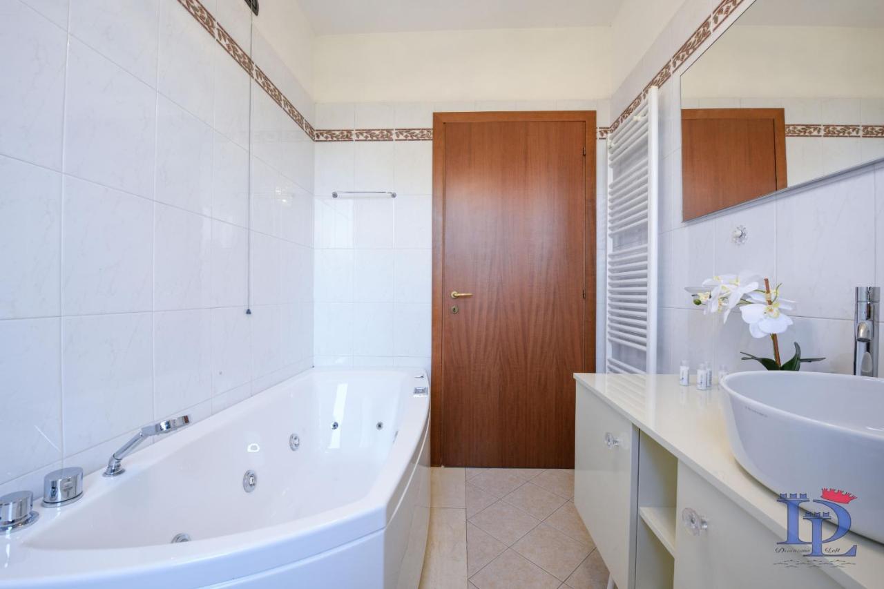 Desenzanoloft Official Partner Marriott Homes & Villas - Luxury Suite With Jacuzzi And Garden Desenzano del Garda Exteriör bild